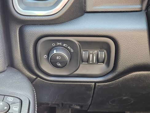 New 2026 RAM 2500 Laramie AWD/4WD image 18