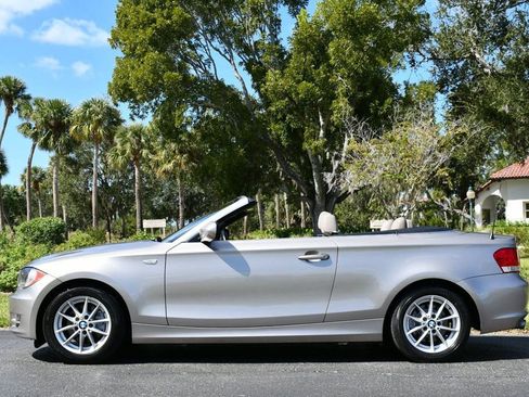 Used 2011 BMW 128i Convertible image 3