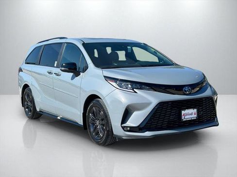 Certified 2025 Toyota Sienna XSE w/ XSE Premium Package image 3