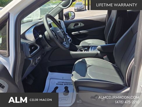 New 2026 Chrysler Pacifica Limited w/ S Appearance Package FWD image 6