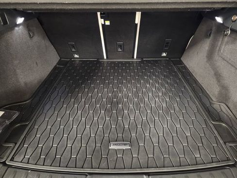 Used 2017 Jaguar F-PACE Prestige image 34