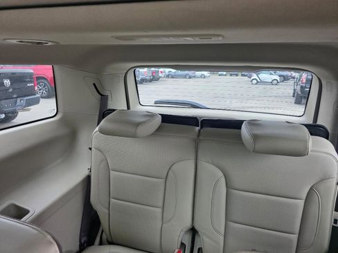 Used 2019 GMC Acadia Denali w/ Technology Package FWD image 10