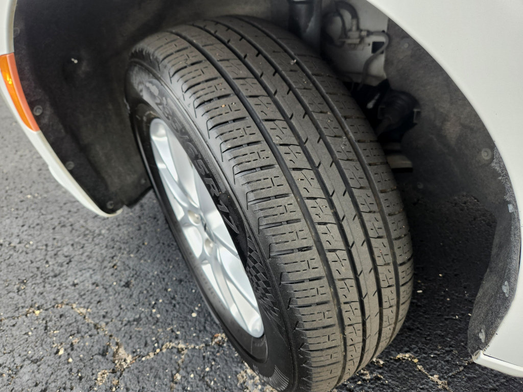 Used 2023 Chrysler Pacifica Touring-L FWD image 30