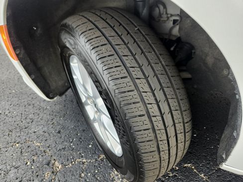 Used 2023 Chrysler Pacifica Touring-L FWD image 30