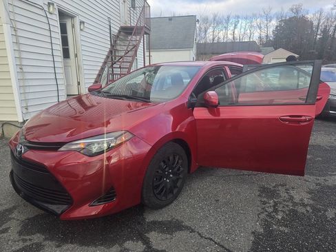 Used 2018 Toyota Corolla LE image 5