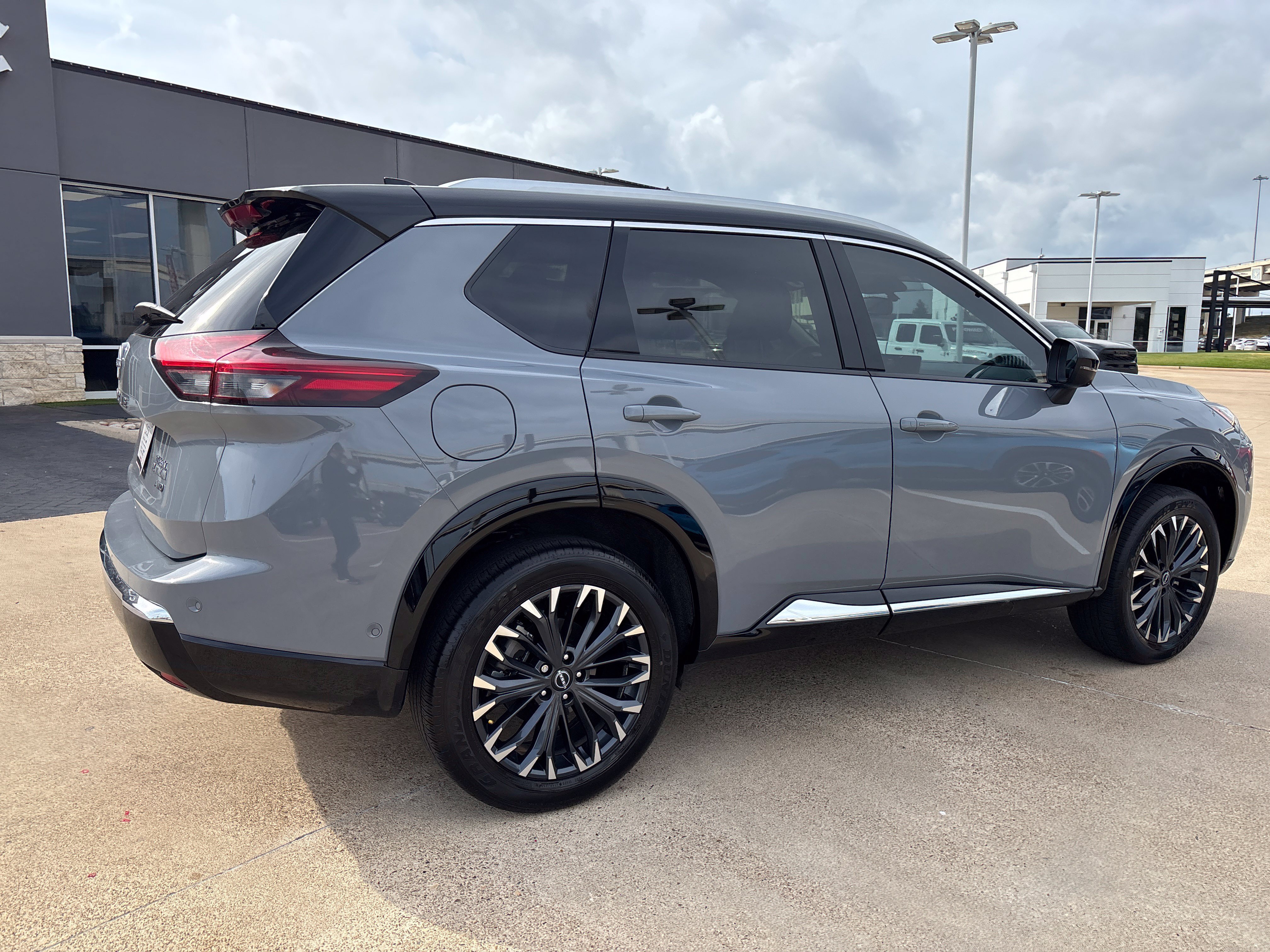 Used 2026 Nissan Rogue Platinum w/ Platinum Premium Package AWD/4WD image 15