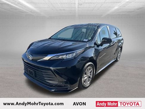 Used 2024 Toyota Sienna LE FWD image 3