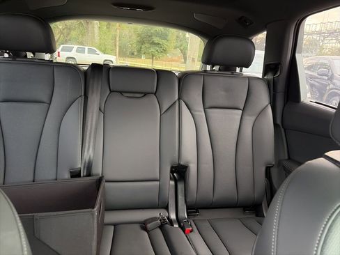 Used 2025 Audi Q7 3.0T Premium Plus image 12