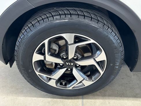 Used 2020 Kia Sportage LX image 9