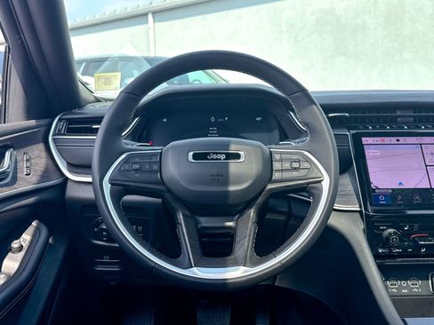 Used 2025 Jeep Grand Cherokee L Limited image 28