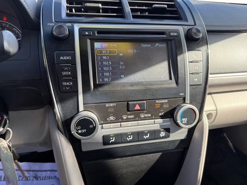 Used 2012 Toyota Camry LE image 12