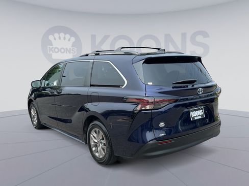 Used 2023 Toyota Sienna LE AWD/4WD image 4