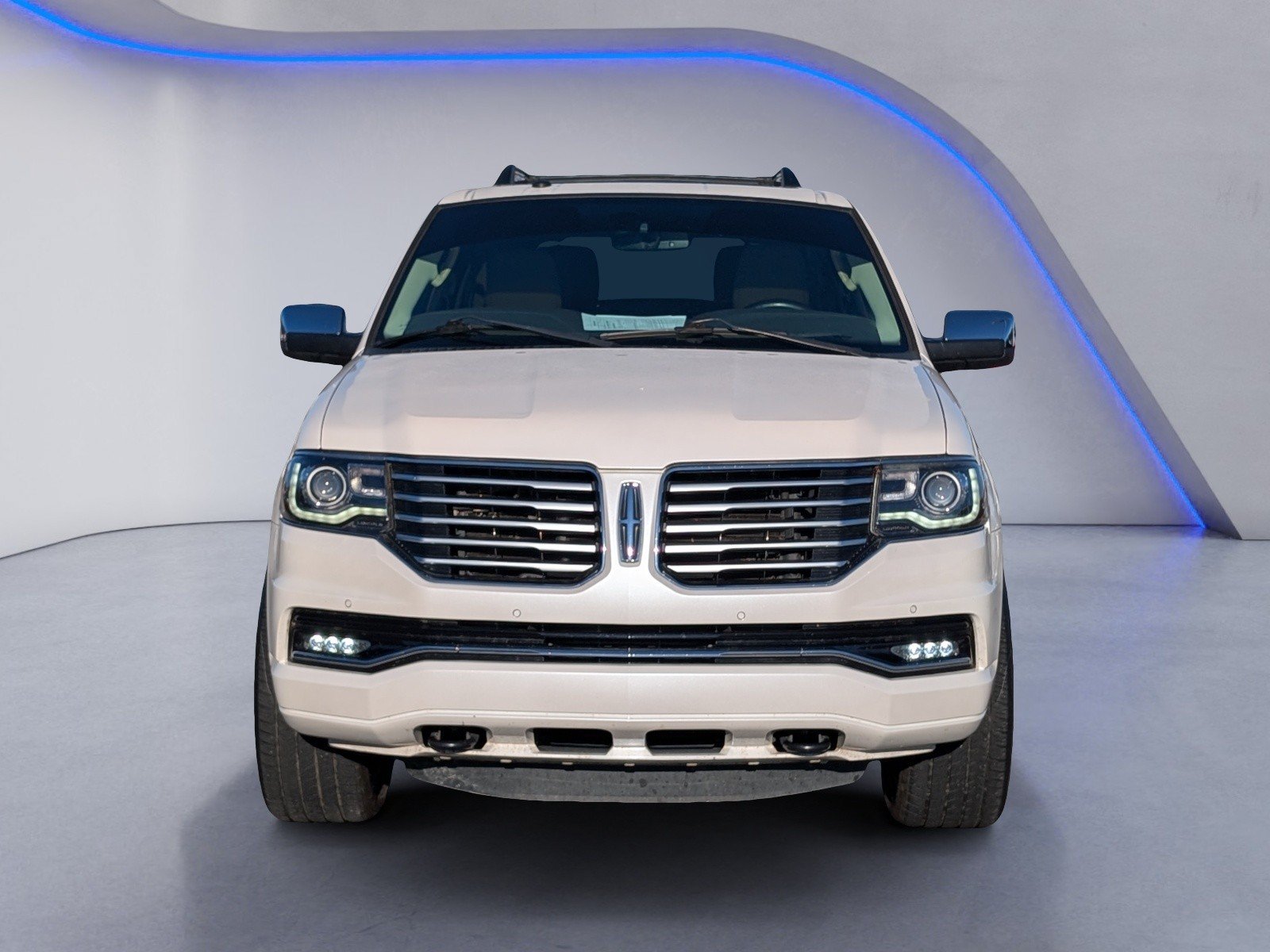 Used 2017 Lincoln Navigator Reserve AWD/4WD image 3