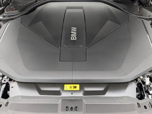 Used 2025 BMW i5 eDrive40i w/ Premium Package image 16