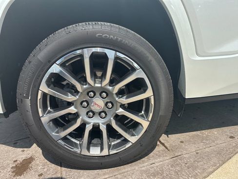 Used 2022 GMC Acadia Denali w/ Denali Ultimate Package FWD image 12