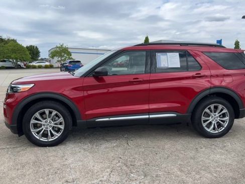 Used 2020 Ford Explorer XLT w/ Equipment Group 202A AWD/4WD image 5