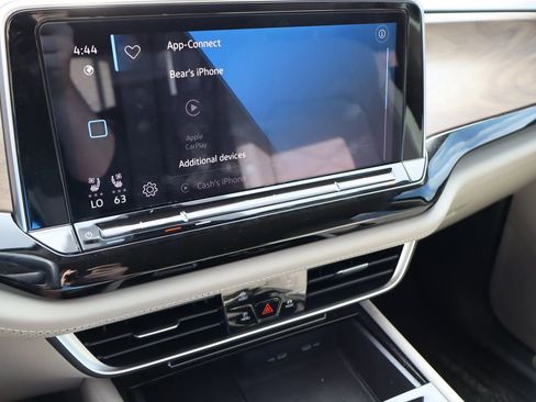 Used 2024 Volkswagen Atlas SE image 7