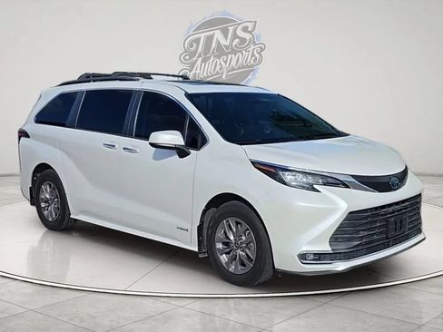 Used 2021 Toyota Sienna XLE FWD image 7