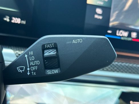 Used 2023 BMW i7 xDrive60 AWD/4WD image 33