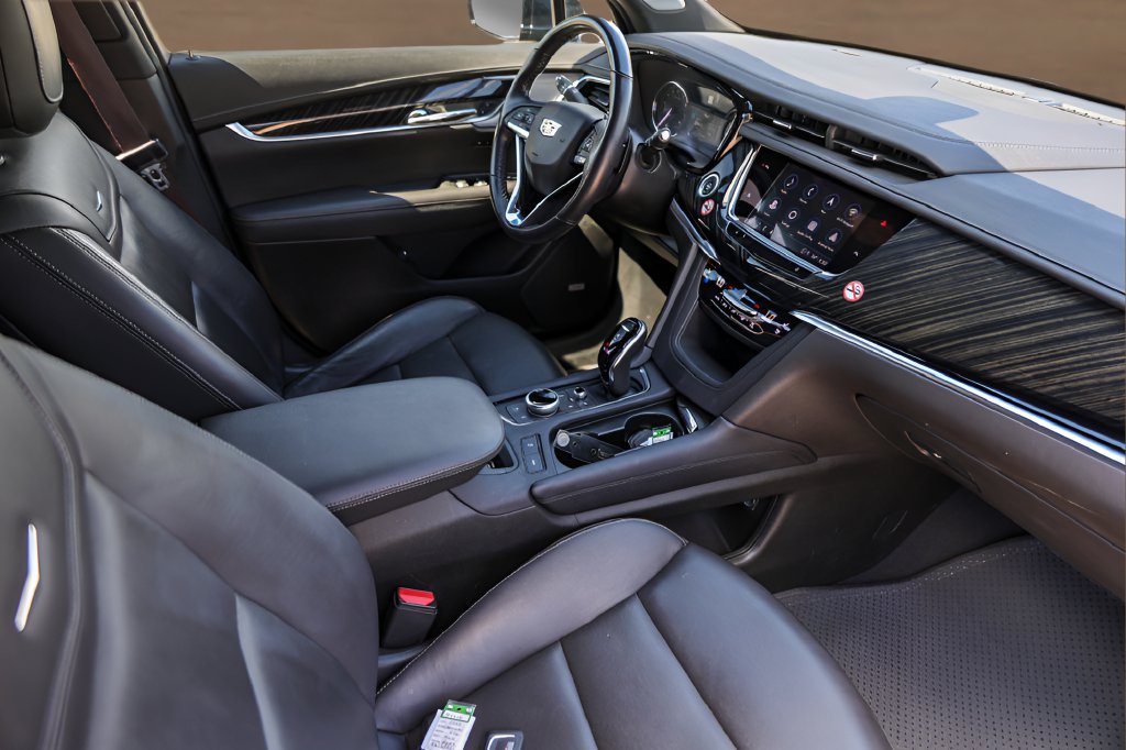 Used 2025 Cadillac XT6 Premium Luxury FWD image 32