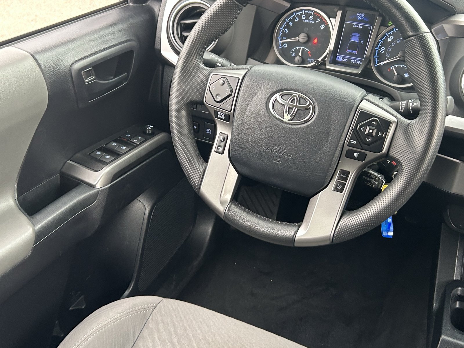 Used 2020 Toyota Tacoma SR5 RWD image 15