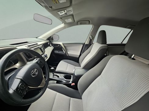 Used 2015 Toyota RAV4 LE FWD image 9