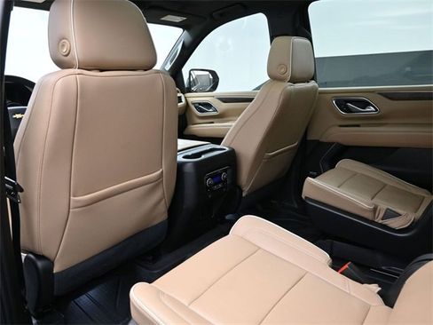 Used 2021 Chevrolet Suburban Premier w/ Premium Package image 28