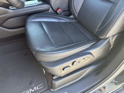 Used 2025 GMC Yukon Denali image 19