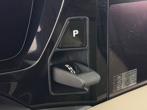 New 2025 Porsche Macan Electric image 37