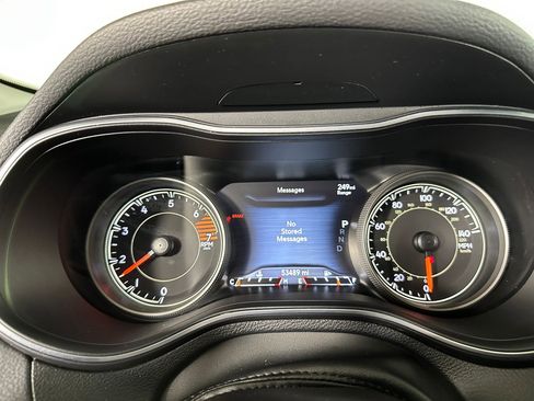 Used 2023 Jeep Cherokee Altitude Lux image 18