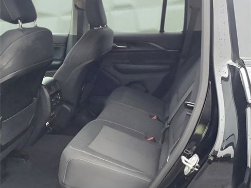 Used 2023 Jeep Grand Cherokee Laredo w/ Luxury Tech Group I image 16