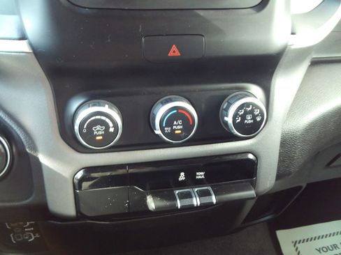 Used 2019 RAM 1500 Big Horn AWD/4WD image 30