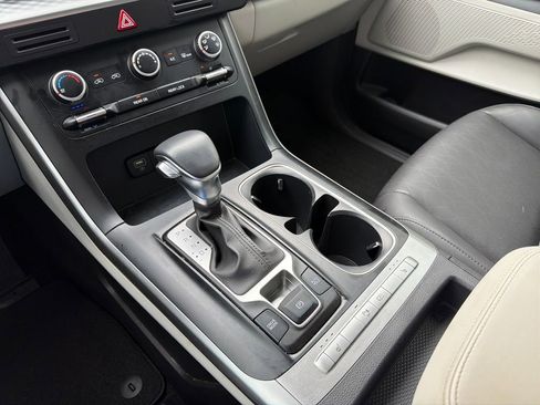 Used 2024 Kia Carnival LX image 21