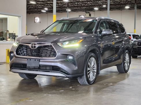 Used 2022 Toyota Highlander Platinum AWD/4WD image 4