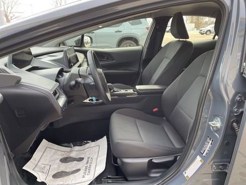 Used 2025 Toyota Prius LE image 8