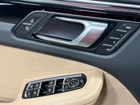 Certified 2025 Porsche Macan image 23