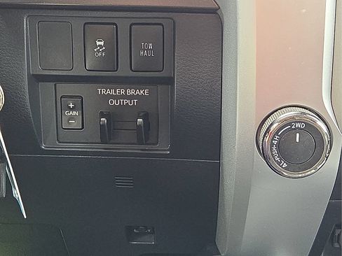 Used 2018 Toyota Tundra SR5 w/ TRD Off Road Package AWD/4WD image 17