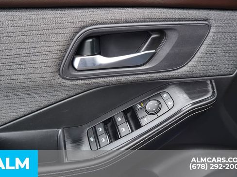 Used 2023 Nissan Rogue SV image 16