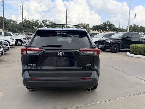 Used 2020 Toyota RAV4 XLE FWD image 6