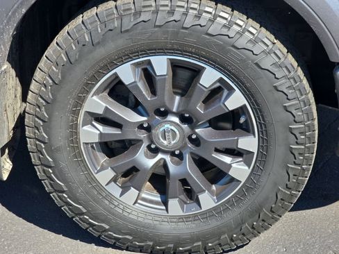 Used 2018 Nissan Titan PRO-4X AWD/4WD image 11