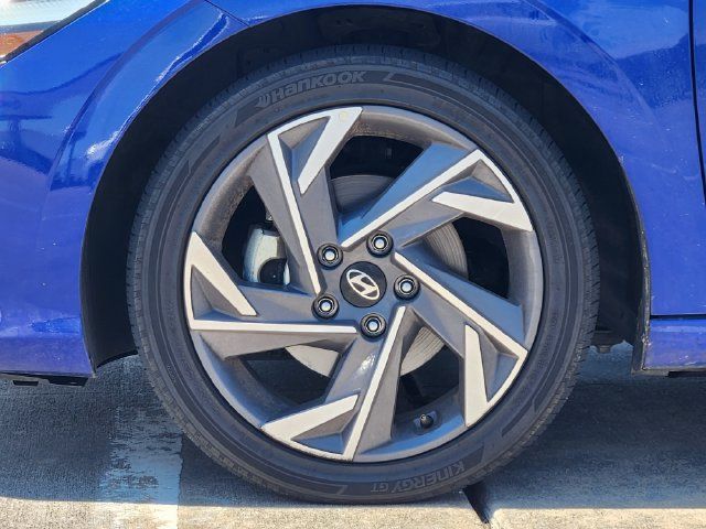 Used 2025 Hyundai Elantra Limited FWD image 10