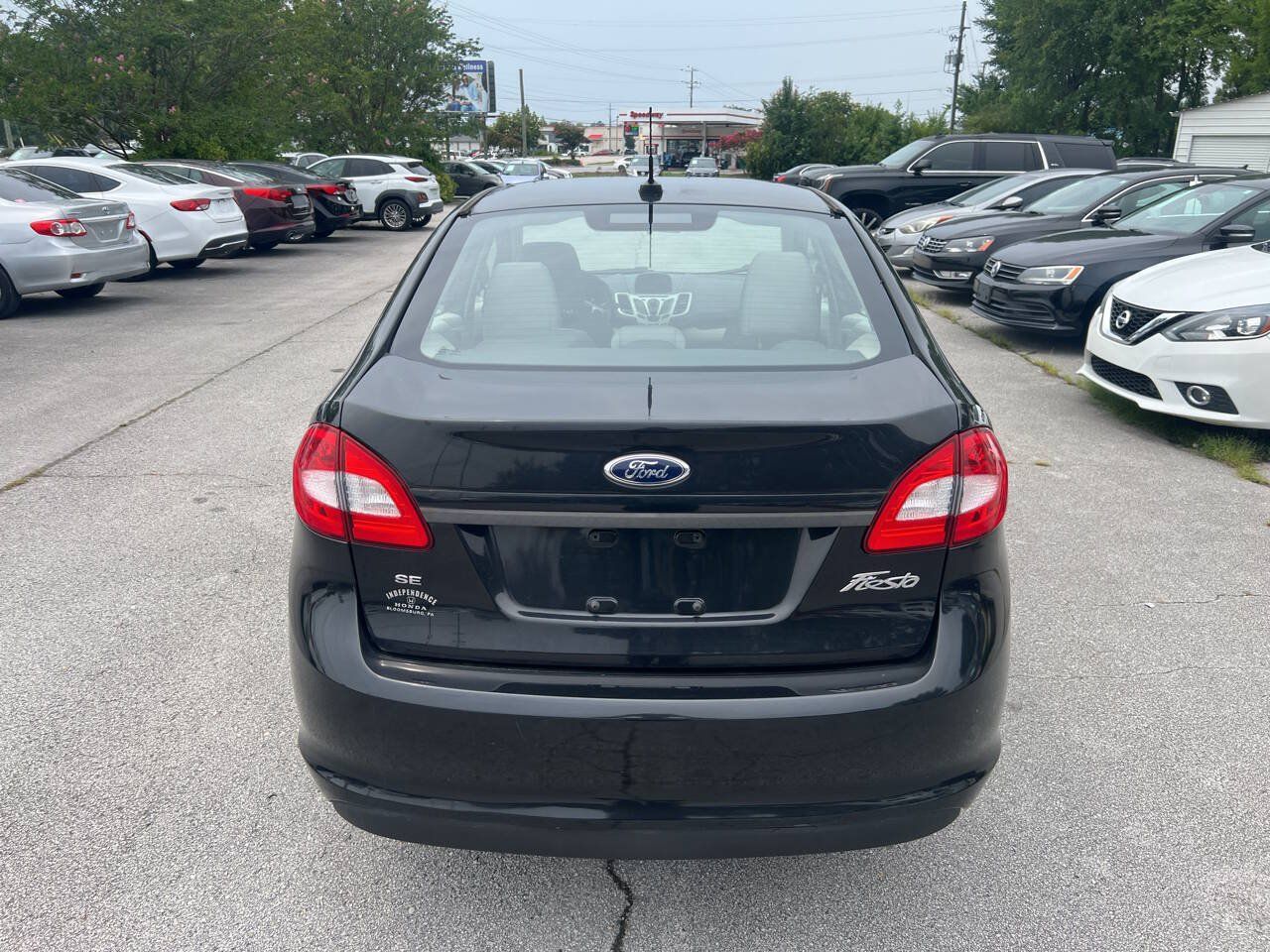 Used 2013 Ford Fiesta SE FWD image 7