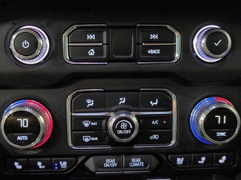Used 2024 GMC Yukon SLT w/ SLT Luxury Package AWD/4WD image 15