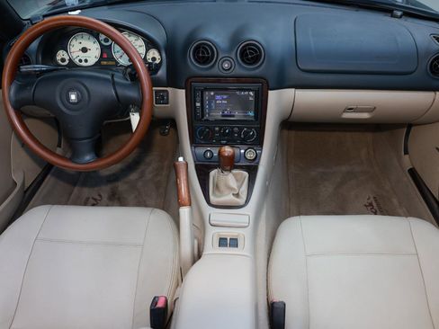 Used 2000 MAZDA MX-5 Miata RWD image 16