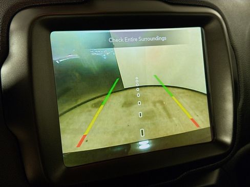 Used 2023 Jeep Renegade Latitude AWD/4WD image 15