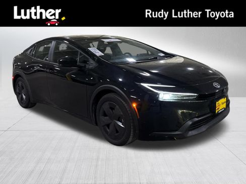 Used 2025 Toyota Prius LE FWD image 1