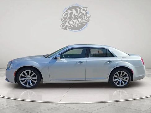 Used 2020 Chrysler 300 Limited RWD image 2
