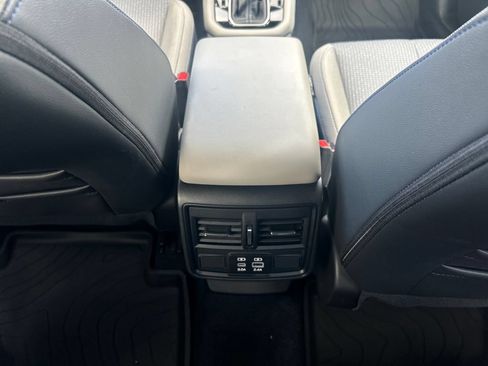 Used 2025 Subaru Forester Premium AWD/4WD image 27