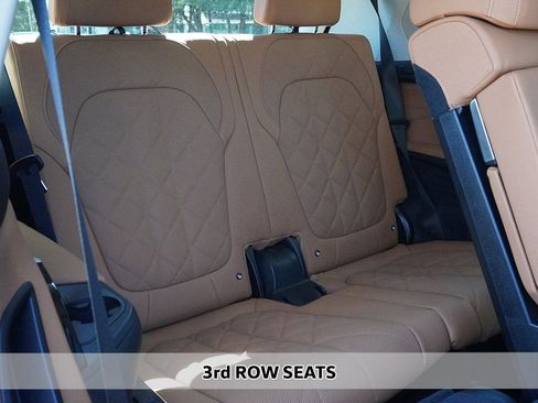 Used 2024 BMW X7 xDrive40i w/ Premium Package AWD/4WD image 11