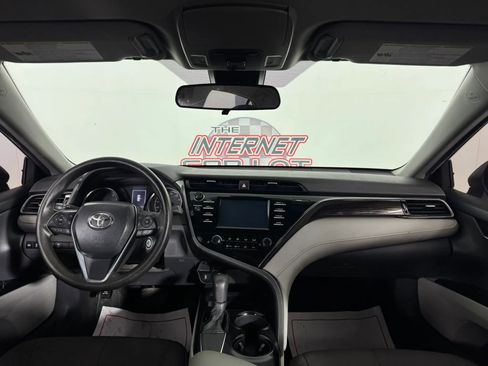 Used 2019 Toyota Camry LE FWD image 11